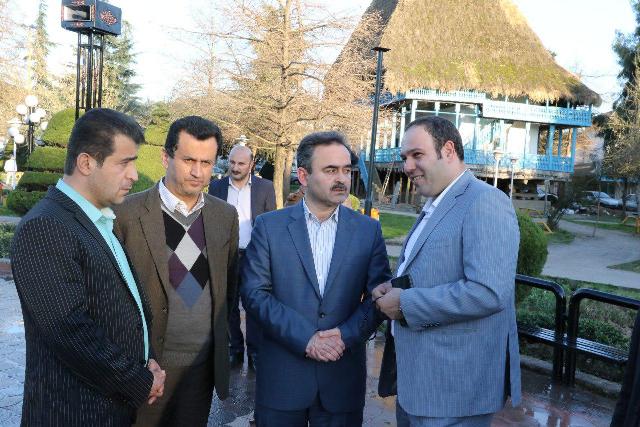 بازدید فرماندار، شهردار، عضو شورای شهر و معاون فرماندار از مراحل احداث آبنمای موزیکال پارک بعثت(باغ ملی)